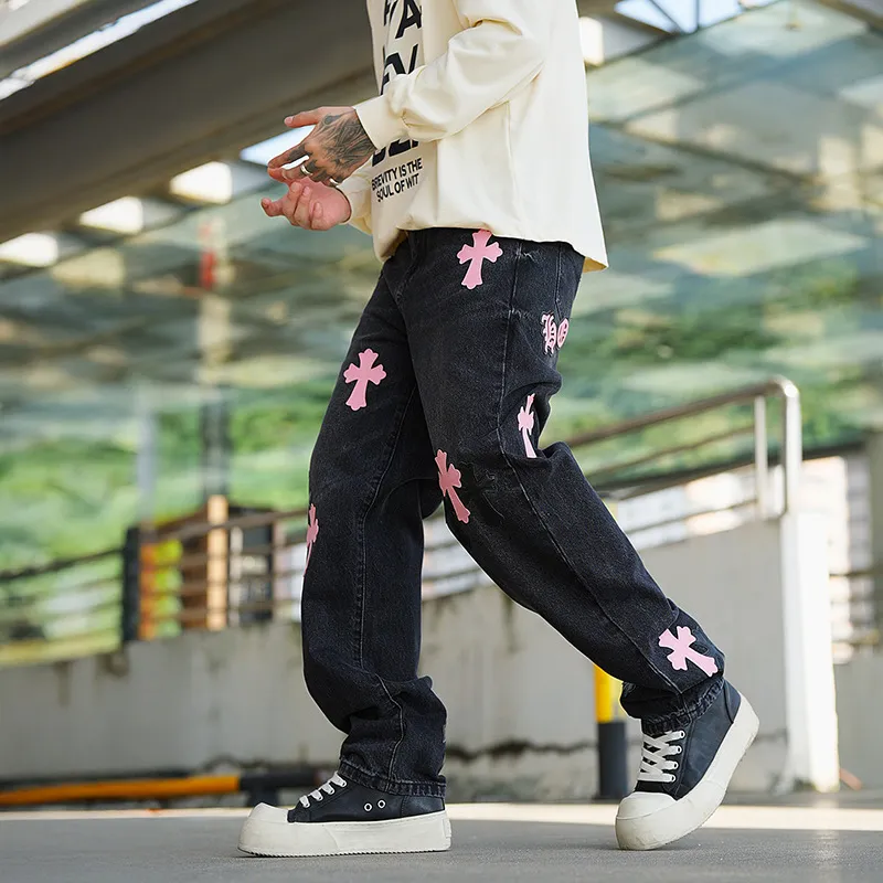 P260 💰 (top version) chrome hearts ss25 black leather Sanskrit fine jeans. Styles with different washed textures, very friendly to people with thin legs and thick legs. The slightly flared version is very flattering to the leg shape. The moderate length is timeless and easy to match. It is the basis of various styles. It is a must-have in the wardrobe! The fabric is stiff but also makes the upper body soft without losing texture. The washing process is even more perfect. It is a must-have item for everyone! ! !  Color: black Size: 30-32-34-36 30 32 34 36 Waist circumference 80 85 90 95 Sitting circumference 105 130 115 120 Foot opening 46 47 48 49 External length 102 103 104 105